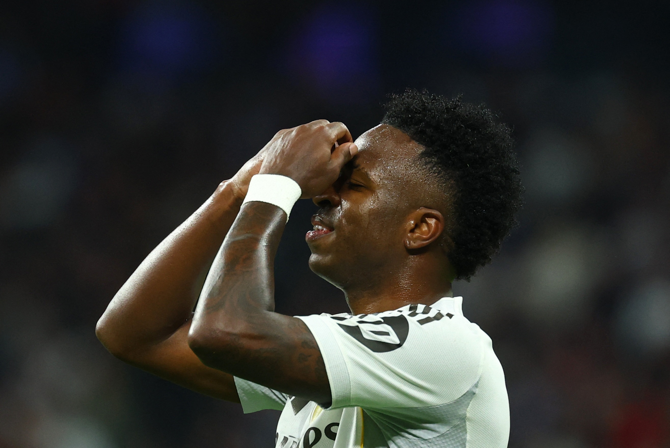 b体育app-ESPN：阿隆索离任让维尼修斯续约出现转机，但工资条款差距仍很大