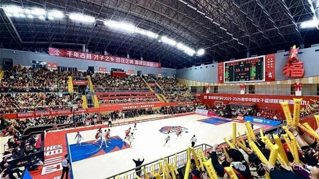 b体育官网-WCBA战鼓敲响千年富顺：体育赛事与古县新生的双向奔赴|四川女篮|WCBA总决赛|全国锦标赛|FIBA|中国女篮_新浪新闻