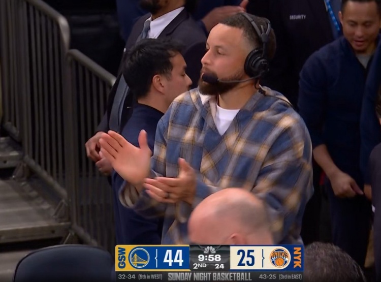 bsport体育娱乐官网入口-场边库里看高兴了！小佩顿外线连中两记三分球 勇士领先19分打停