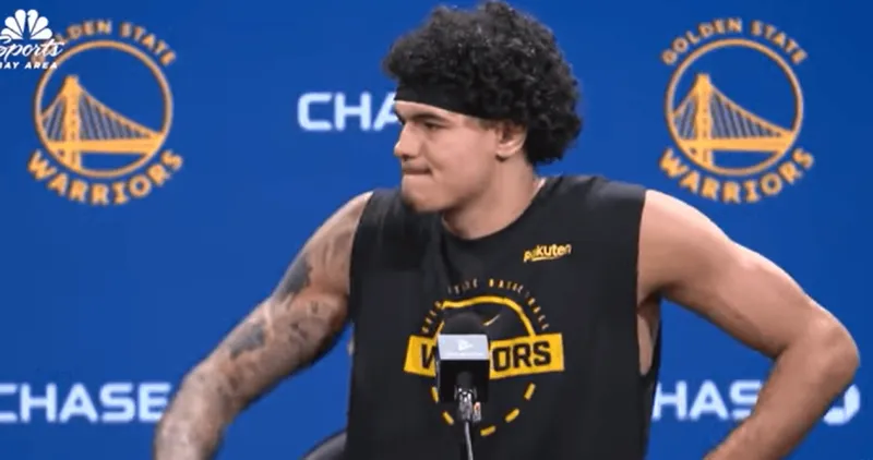 桑托斯:库里看着状态很好,有他和我们一起在场真的很棒