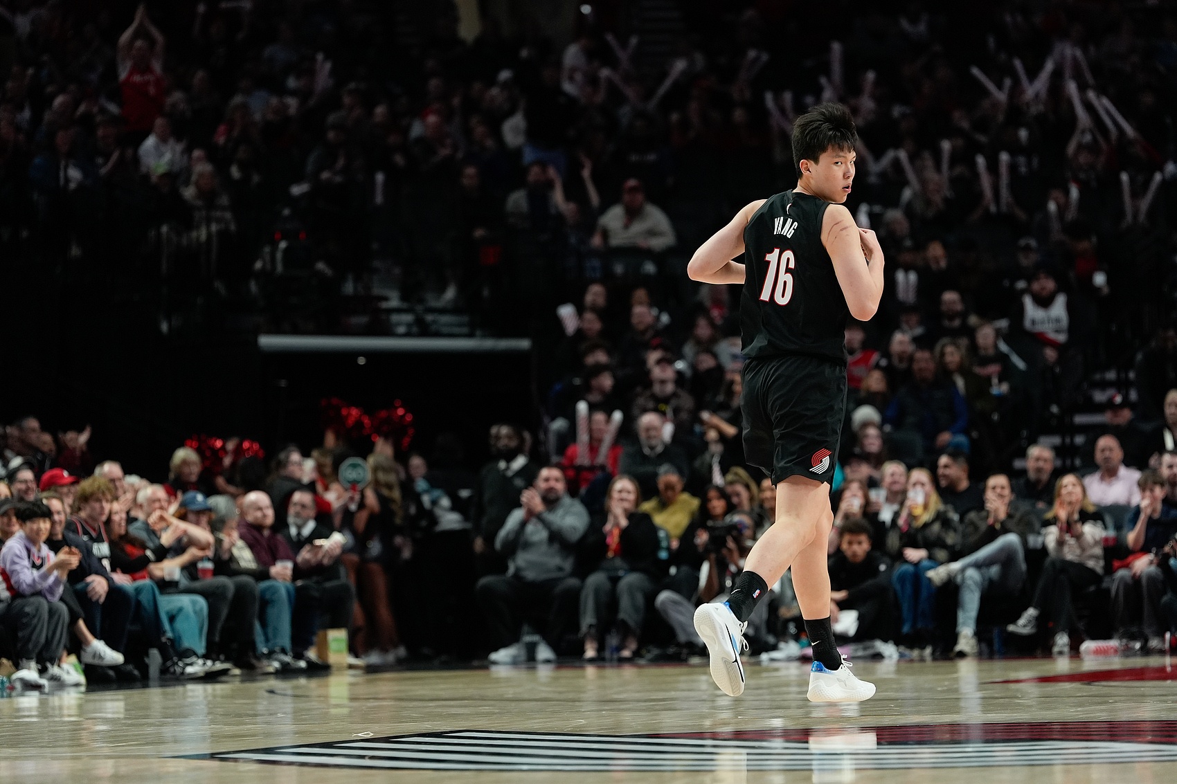 bsport体育娱乐官网入口-又是折返跑!杨瀚森最后登场1分31秒 无出手和任何数据